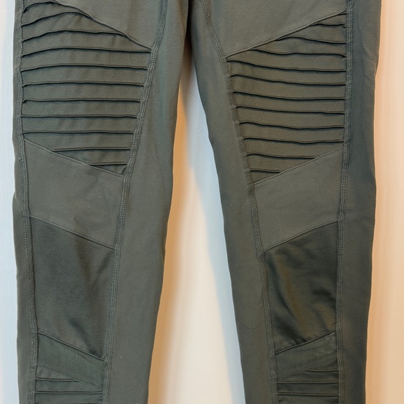 ALO Yoga Olive Green Leggings - Picture 3 of 6